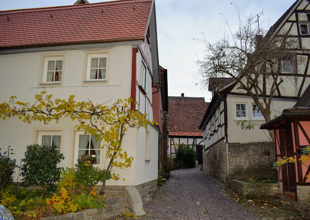 narrow street weikersheim