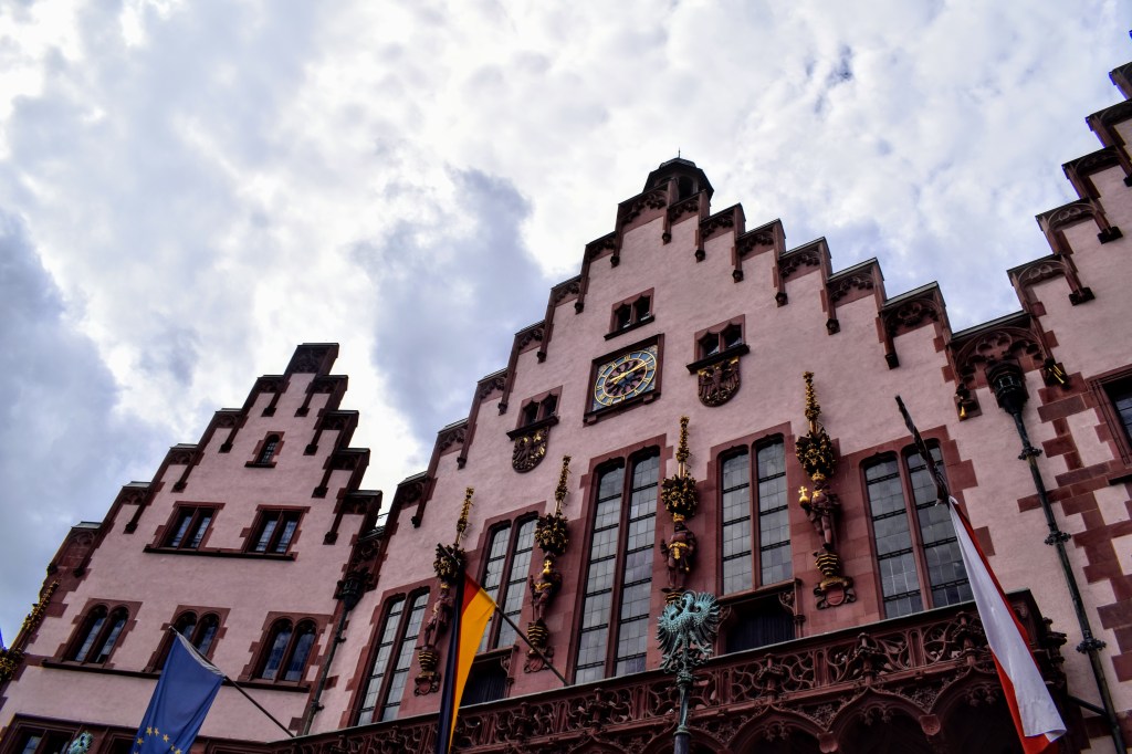 piata romerberg frankfurt cladire gotica