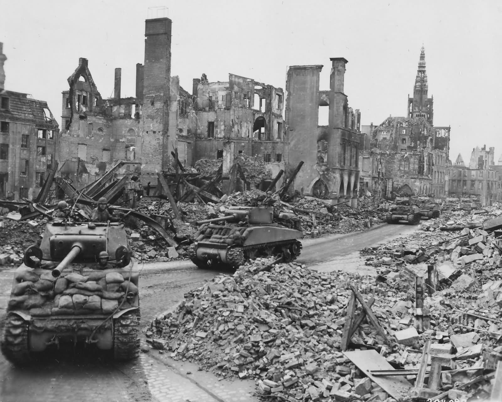 ulm distrugeri si bombardamente dupa razboi