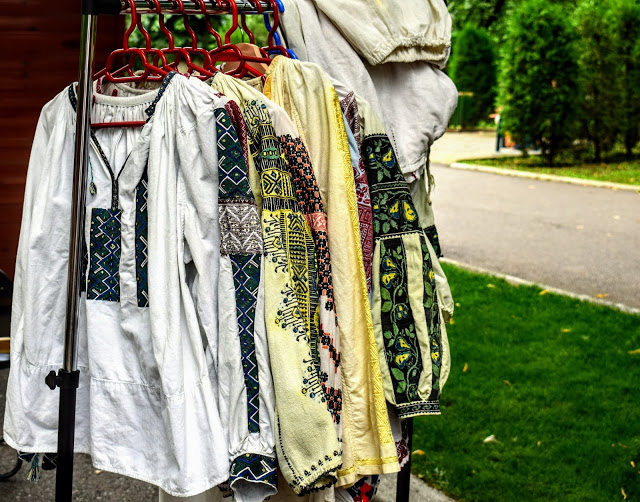 festival de arta populara la buzau cu ii traditionale 