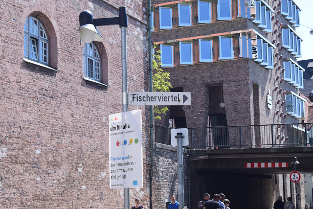 fischerviertel cartierul pescarilor si tabacarilor din ulm germania cu case istorice, poduri romantice si restaurante traditionale
