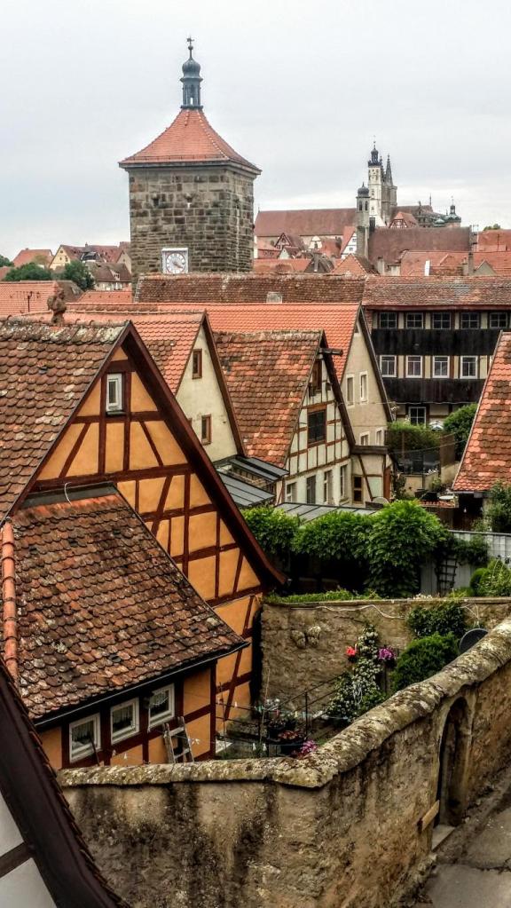 acoperisuri tigla rosie rothenburg germania