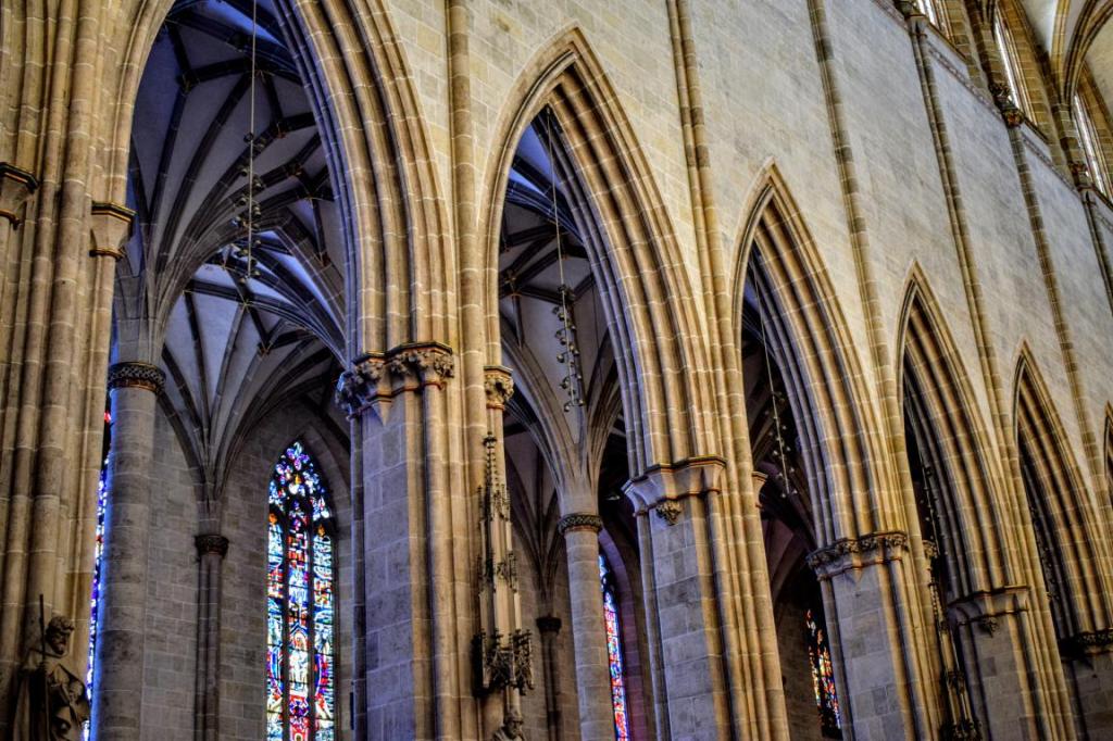 imagine de interior catedrala gotica ulm munster germania