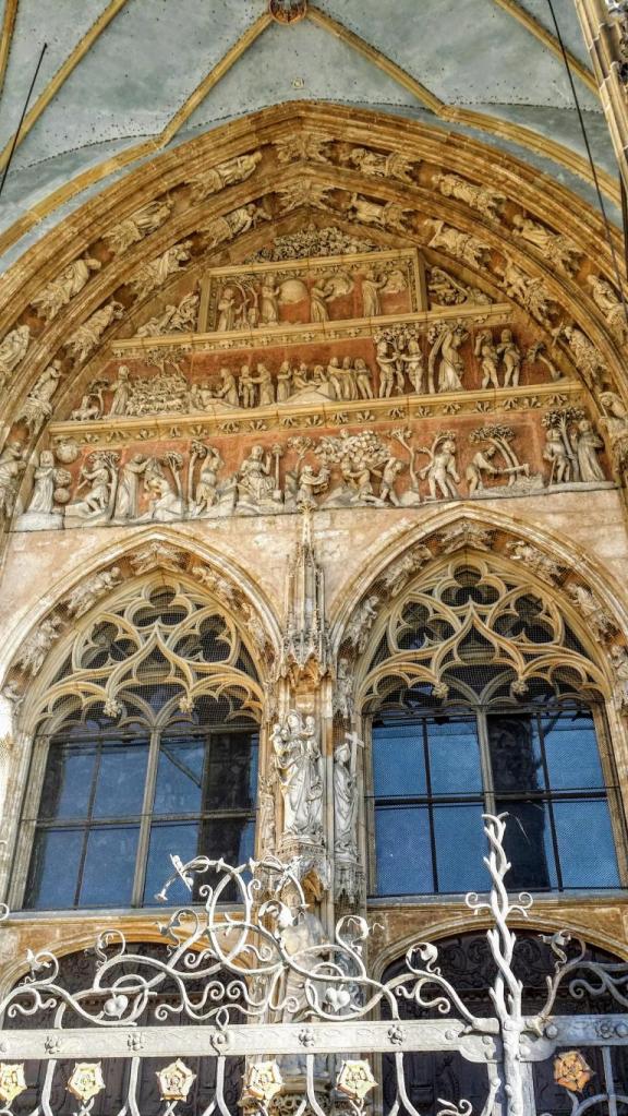 detalii arhitectura gotica din ulm munster germania