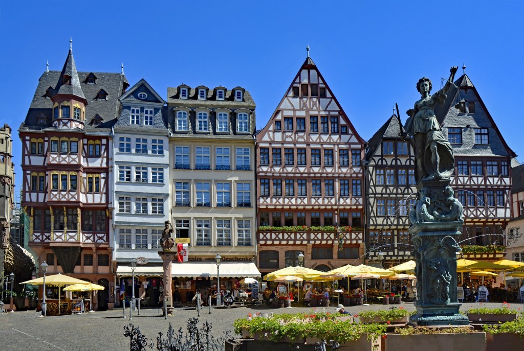 piata din orasul istoric frankfurt