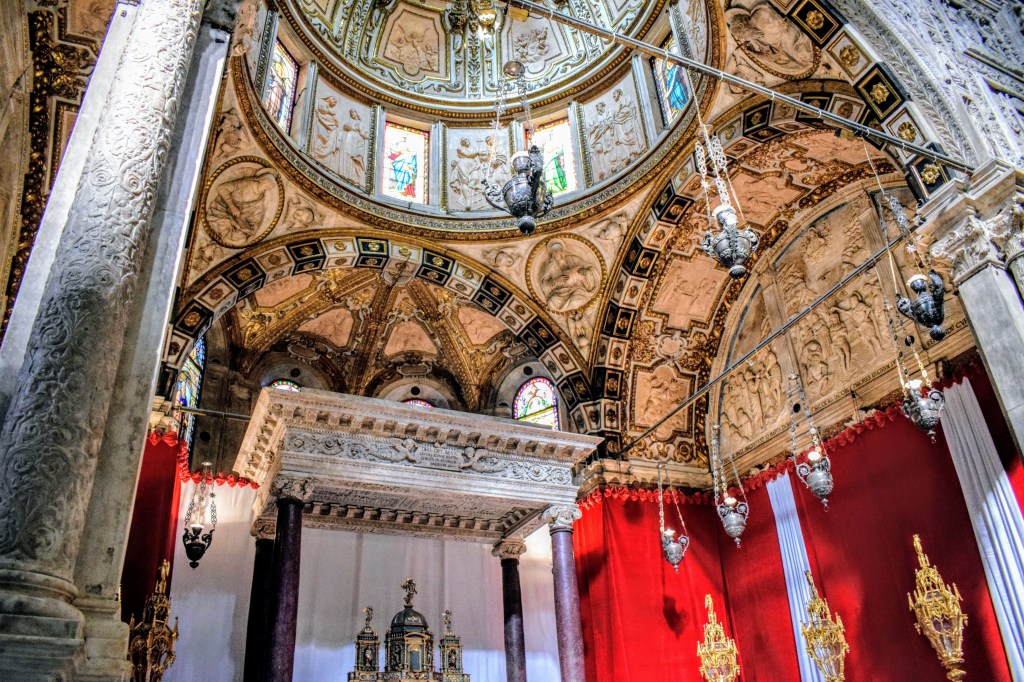 catedrala san lorenzo din genova italia