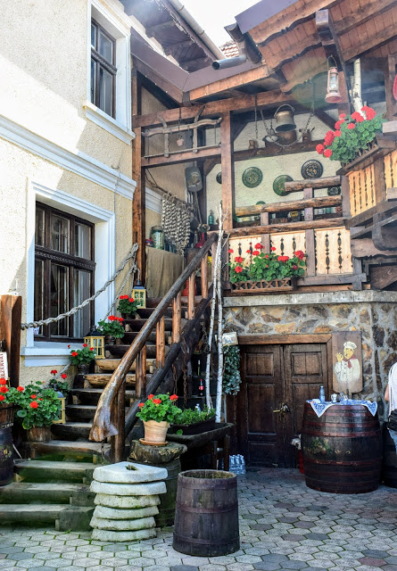 casa taraneasca bran restaurant