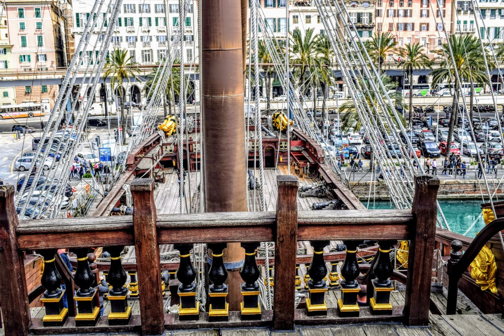 genova italia vasul neptun din portul antic